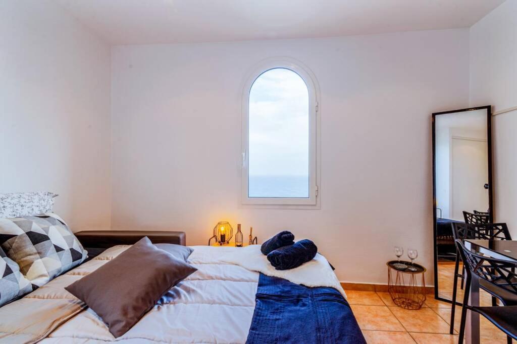 Brand New Studio, Sea View, Aircon, Wifi *
