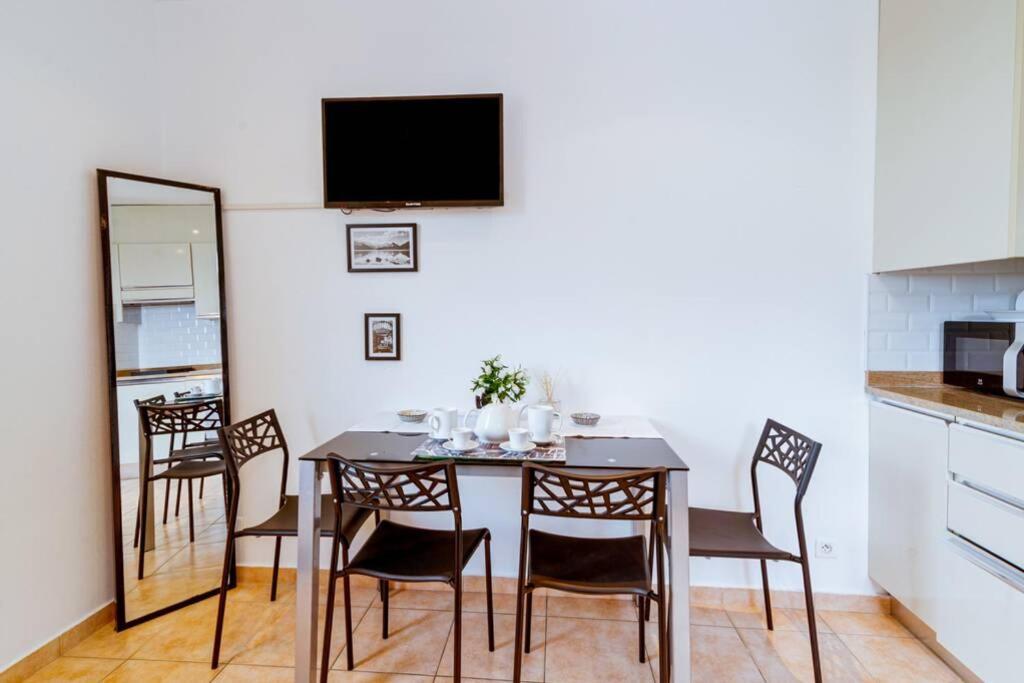 Apartment Brand New Studio, Sea View, Aircon, Wifi *