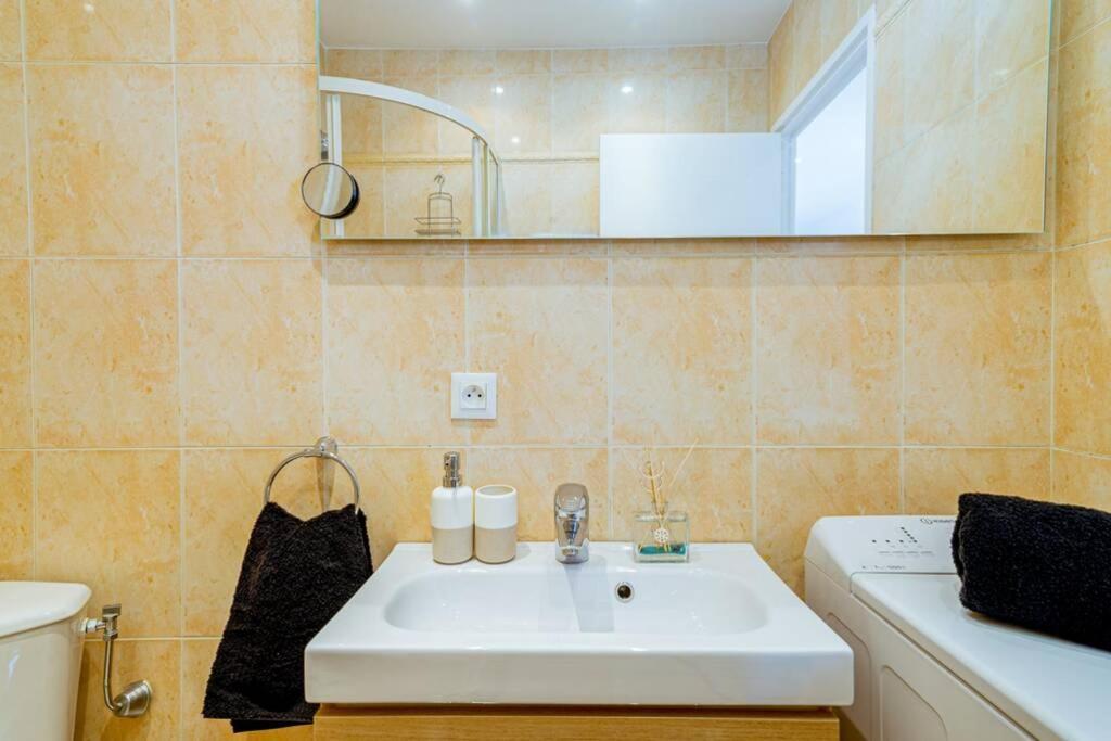 Apartment Brand New Studio, Sea View, Aircon, Wifi